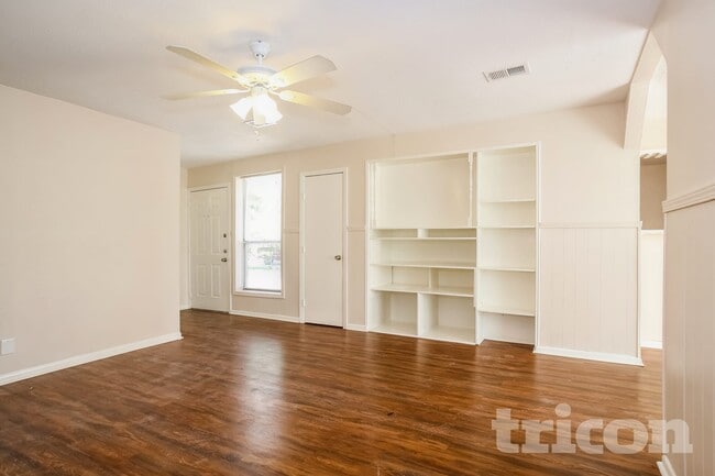Photo - 15811 Kenbriar Dr