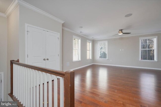 Building Photo - 412 Woodcrest Dr SE