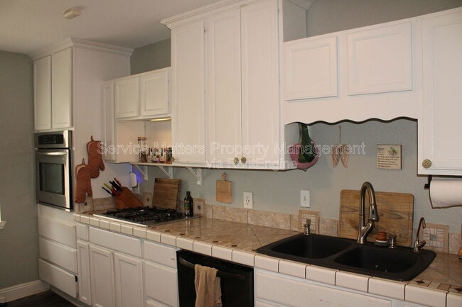 Photo - 1550 E Leonard St