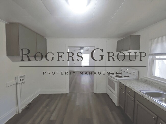 Photo - 746 Southerland St