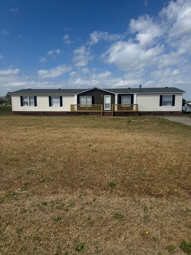 Building Photo - 107 Sweetwater Dr