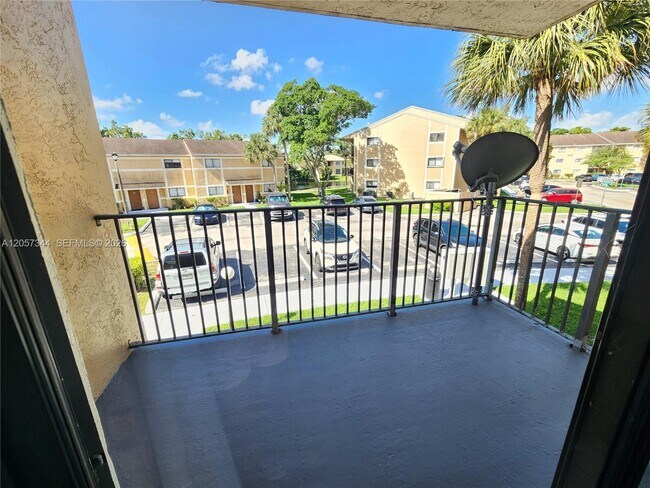 Photo - 9491 Palm Cir S Unit 205