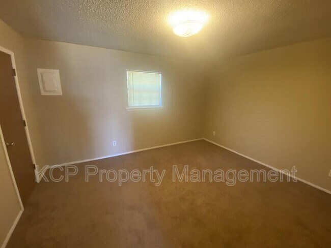 Photo - 340 W Dogwood St