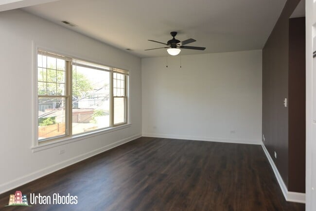 Photo - 5208 N Sawyer Ave Unit M08R