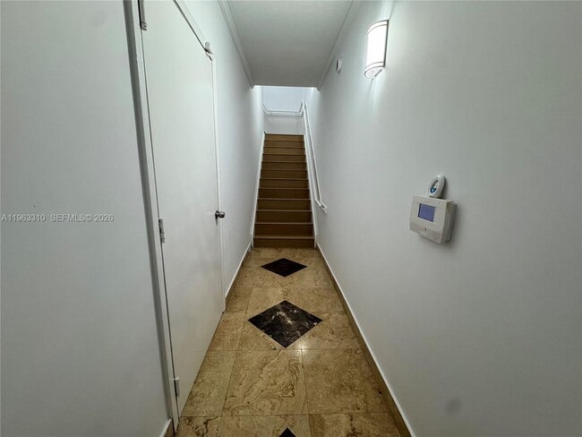 Photo - 2404 Belmont Ln Unidad 2404