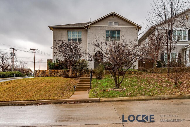 LOCATION! LOCATION! Updated Arlington Hei... - LOCATION! LOCATION!  Updated Arlington Hei... Casa