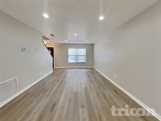 Photo - 16128 Foxfire Dr