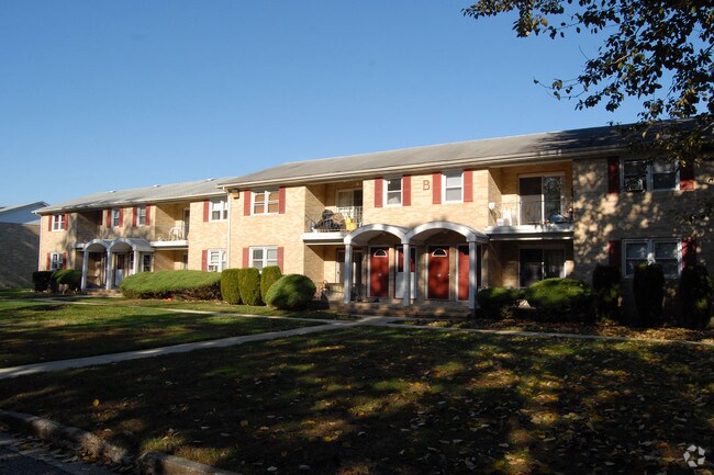 Woodcrest Apartments - Woodcrest Apartments