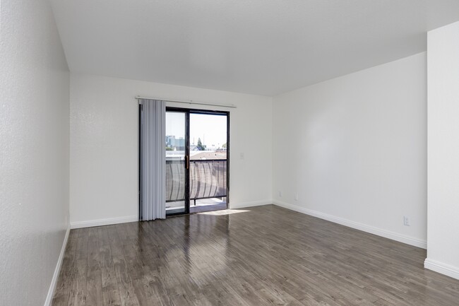 Photo - 750 Redondo Beach Blvd Apartments