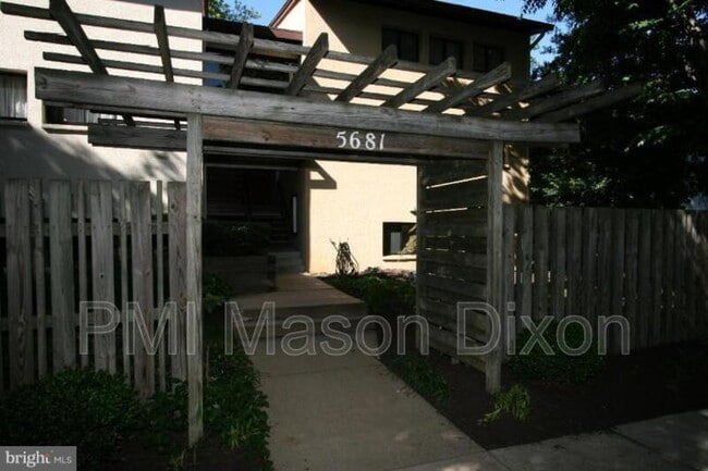 Building Photo - 5681 Harpers Farm Rd Unit F