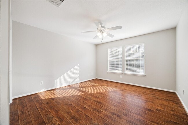 Photo - 6 Douvaine Ct