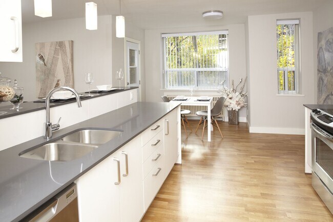 Photo - 2400 Bathurst St Unit 101