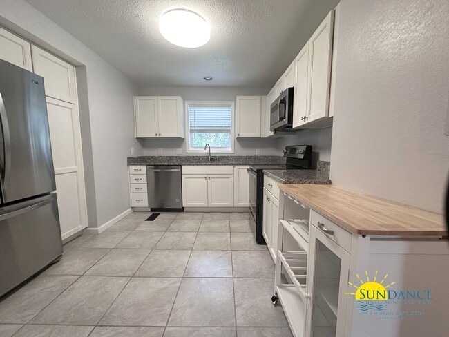 Photo - Beautiful 3 Bedroom Home in Fort Walton Beach!