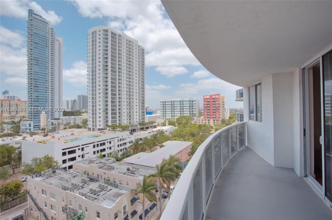 Building Photo - 601 NE 23rd St Unit 1004