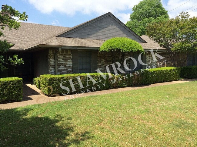 Building Photo - 3/2 Duplex in Waco ISD!