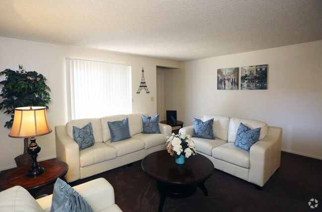 2 BR, 1 BA - Living Room