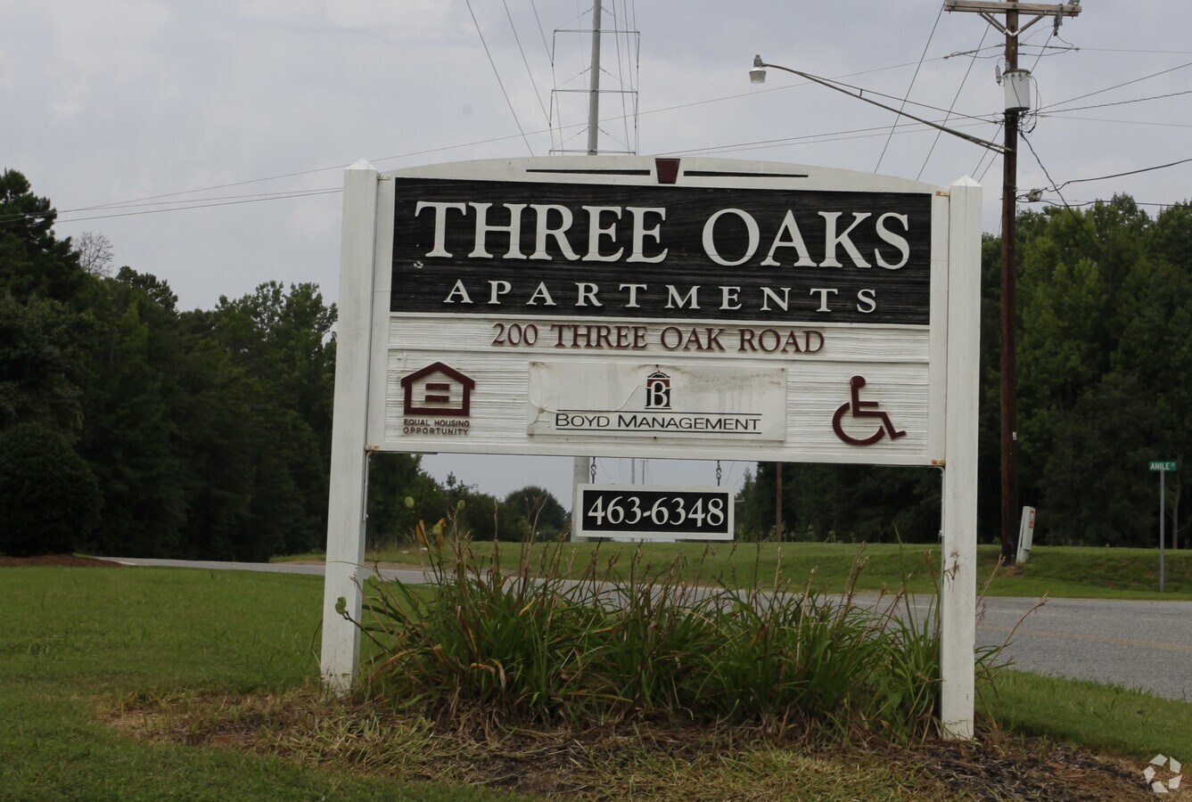 Photo - Three Oaks Apartments