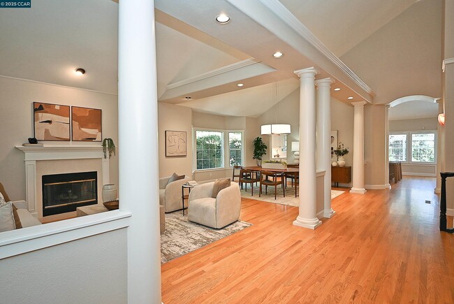 Photo - 421 Twin Oaks Ln