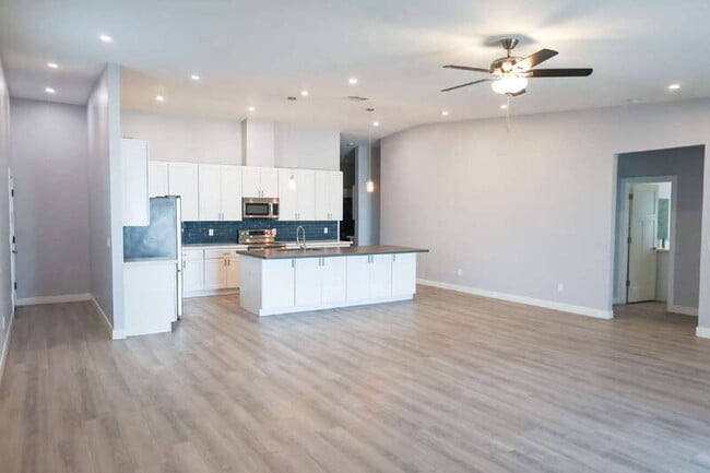 Photo - 2527 E Broadway Rd