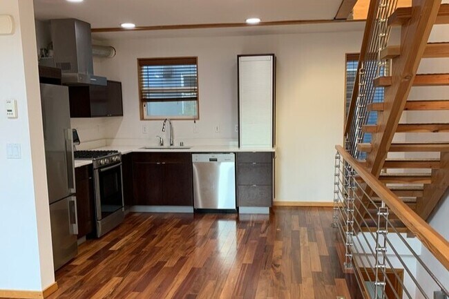 Kitchen - dishwasher and gas stove/oven - West Seattle Townhouse