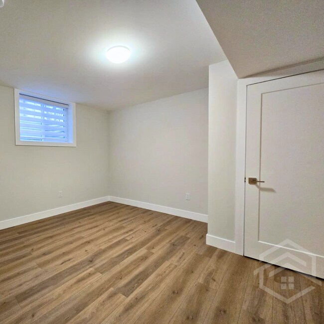 Photo - 9405 Elgin St