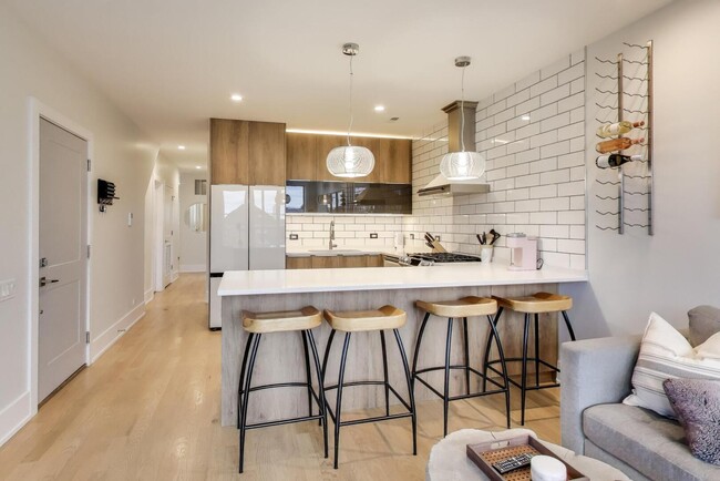 Photo - 3320 N Narragansett Ave Unit 2