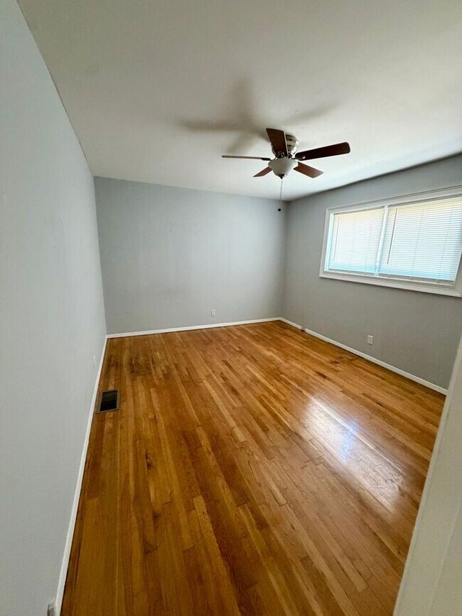 1 BEDROOM 1 BATHROOM UNIT IN VIRGINIA HIGHLANDS!!!