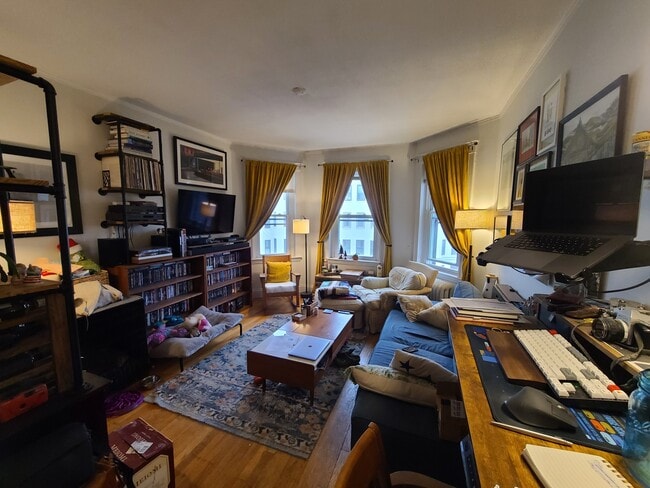 Building Photo - 311 Allston St Unit 1