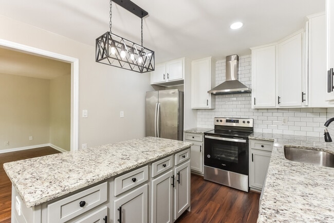 Photo - 2362 Macon Dr SW