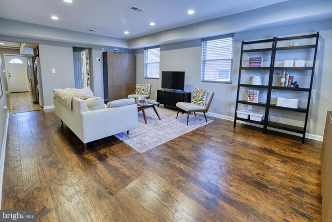 Photo - 4709 Jay St NE