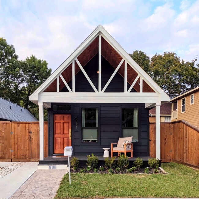 Building Photo - 5311 Leeland St Rental