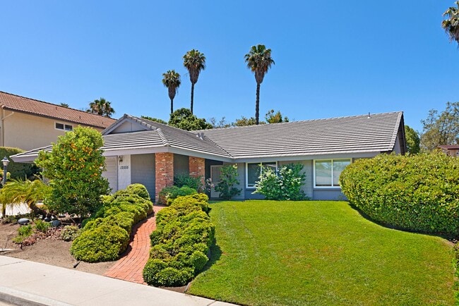 Building Photo - Beautiful & Large Home in Quiet Gatewood Hills - Private Backyard - 2-Car Garage