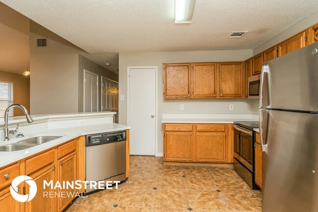 Photo - 6821 Driffield Cir W