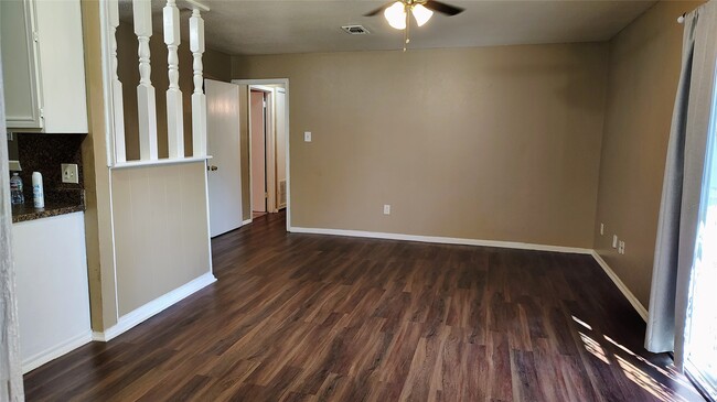 Photo - 8610 Valley S Dr