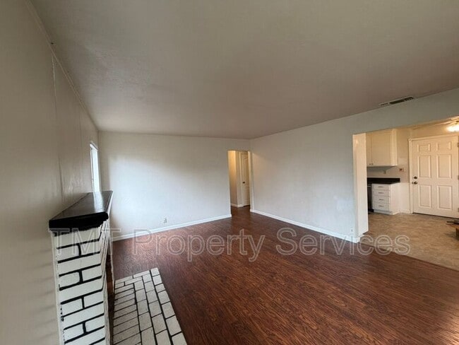 Photo - 2011 Mangrum Ave