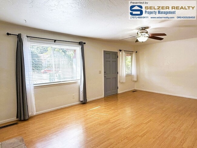 Photo - 207 S Spring St