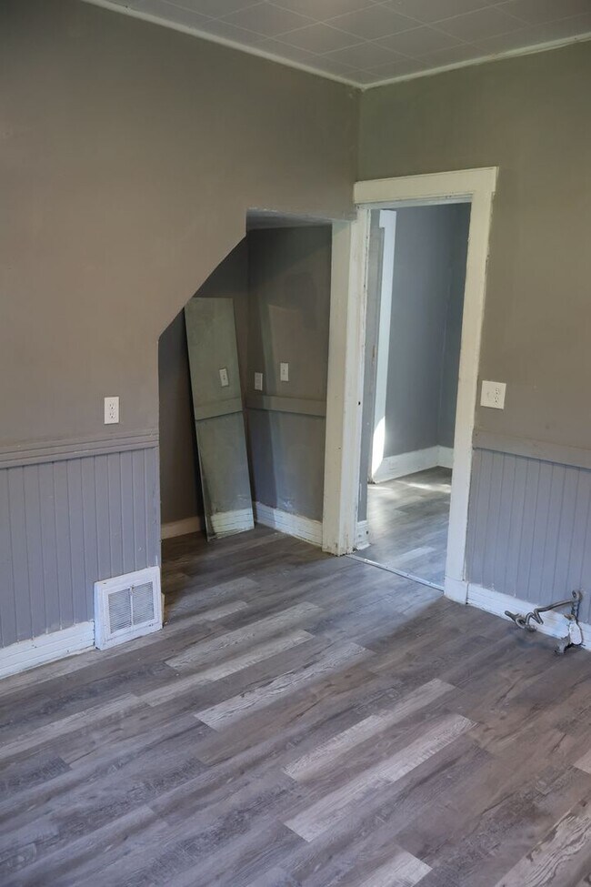 Photo - 6812 Whitney Ave Unit Down front