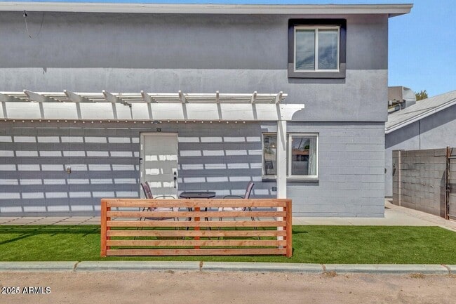 Building Photo - 1161 E 5th Ave Rental