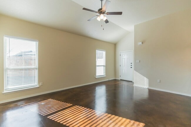 Photo - 203 Kaspar Way