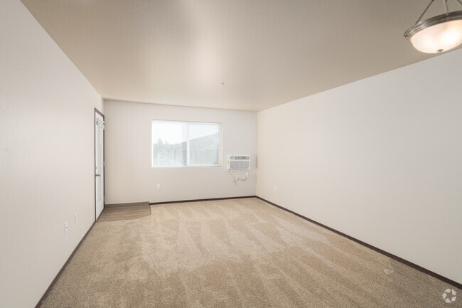 3BR, 2BA - 1162SF - Living Room