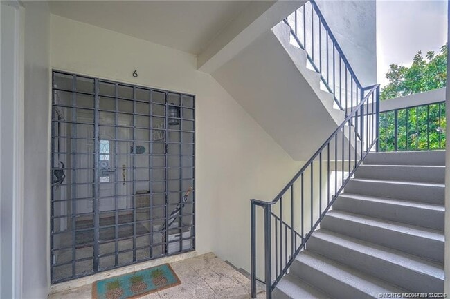 Photo - 1289 NE Ocean Blvd Unidad 6