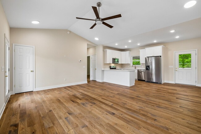 Photo - 553 Skyview Dr