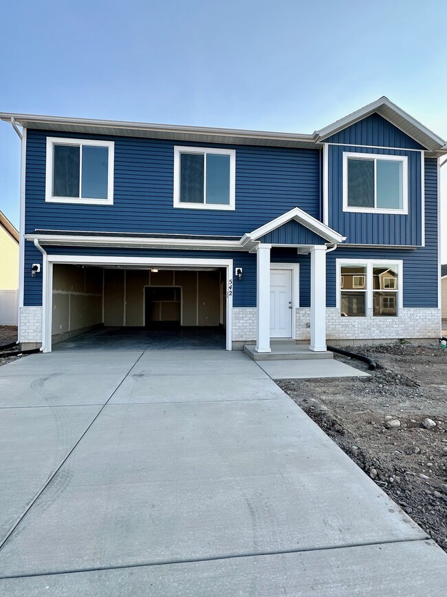 Building Photo - HC542