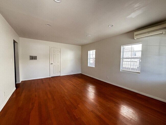 Photo - Move-in ready charmer in the heart of Canoga Park!