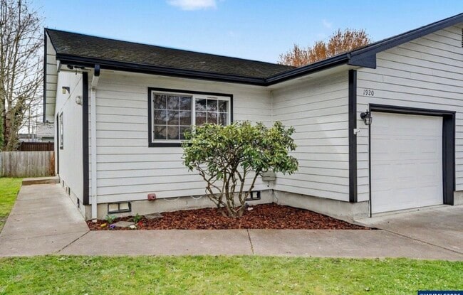 Photo - 1920 16th Ave SE