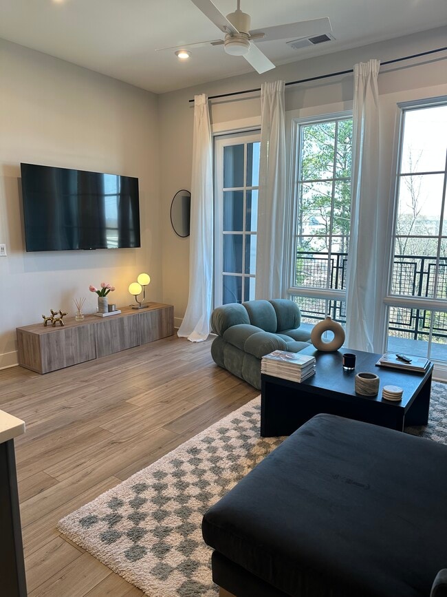 Photo - 1296 Longreen Ter NW Unit #7