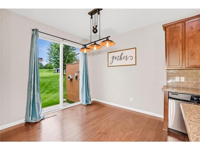 Photo - Rare 3 bed 4 bath updated almost 2300 sf townhouse in Woodbury!