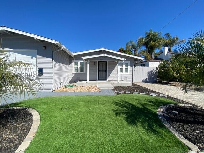 Building Photo - Stunning 2 Bed / 2 Bath Home Near Lake Murray!