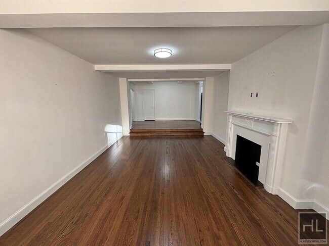 Building Photo - FIFTH AVENUE