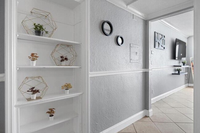 Building Photo - 311 W Ashley St Unit 810